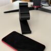 Motorrad Handyhalter von vorne mit liegenden Handy davor
