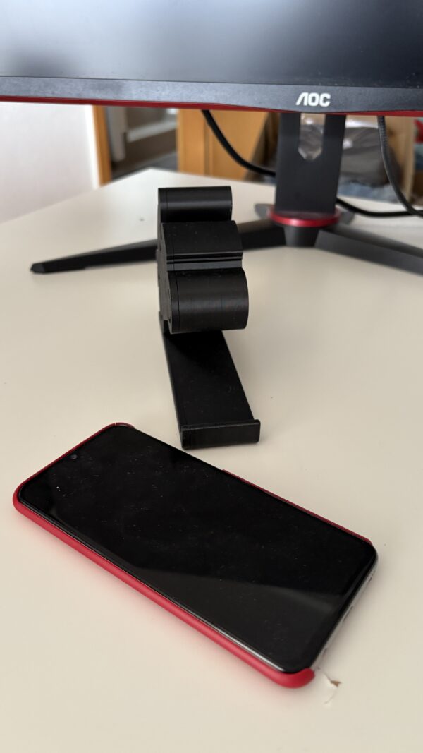 Motorrad Handyhalter von vorne mit liegenden Handy davor
