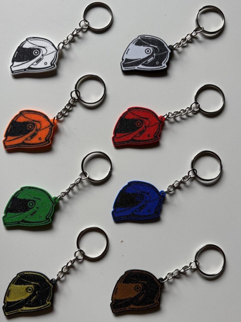 Übersicht der verschiedenen Helm Schlüsselanhänger mit Ihren Farben