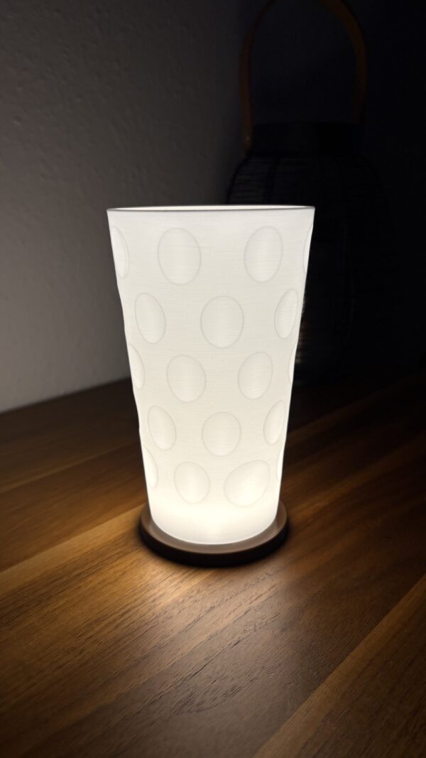 IMG_1180 Dubbeglas Tischlampe Nahaufnahme Dubbe-Muster PETG