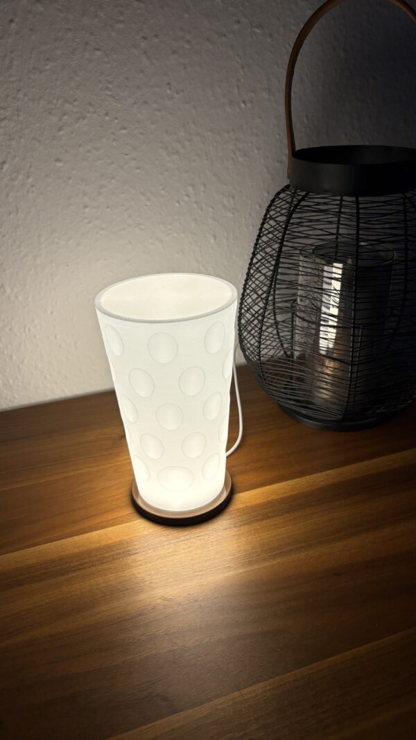 IMG_1182 Dubbeglas Tischlampe abends eingeschaltet Lichteffekt 2