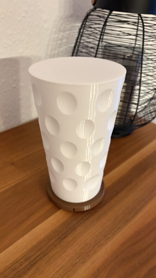 IMG_1189 Dubbeglas Tischlampe Sockel braun nah